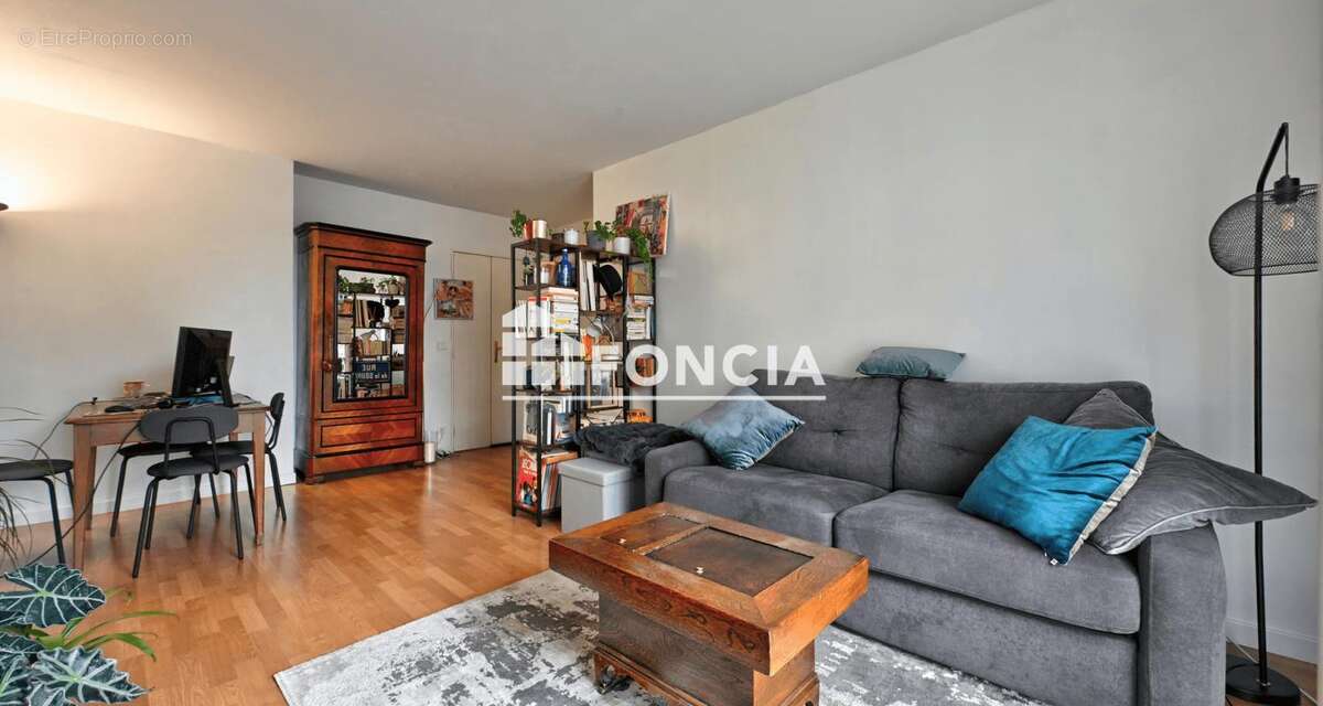 Appartement à VOISINS-LE-BRETONNEUX