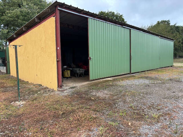 Parking à TALMONT-SAINT-HILAIRE