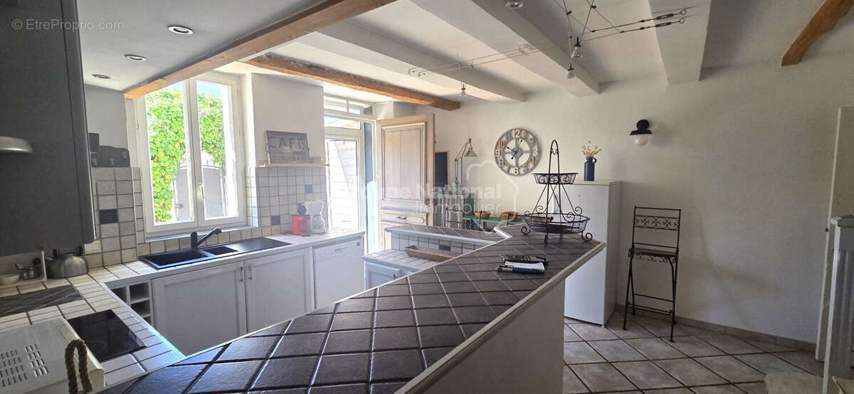 COUP DE COEUR AU ROVE pour cette jolie maison de ville de type 3/4 de 110 m² avec terrasse !!! - photo 2