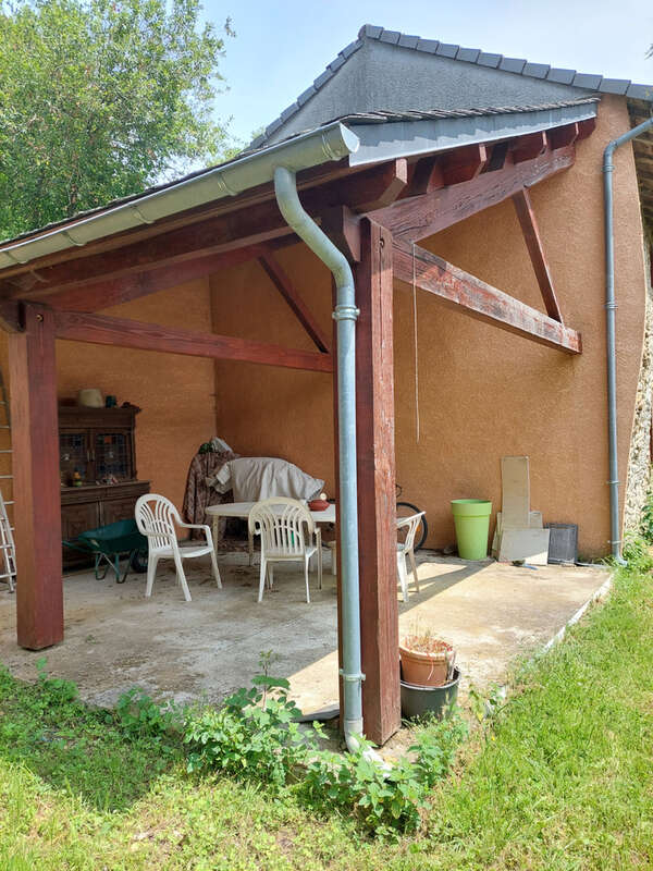 Coup de cœur assuré pour cette propriété de caractère avec grange, écurie et terrain attenant, située dans un - photo 12
