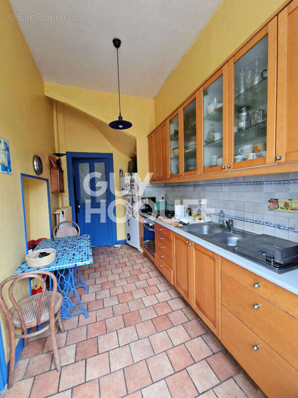 Maison ancienne de 8 pièces à vendre au centre-ville de Château-Gontier-sur-Mayenne - photo 3