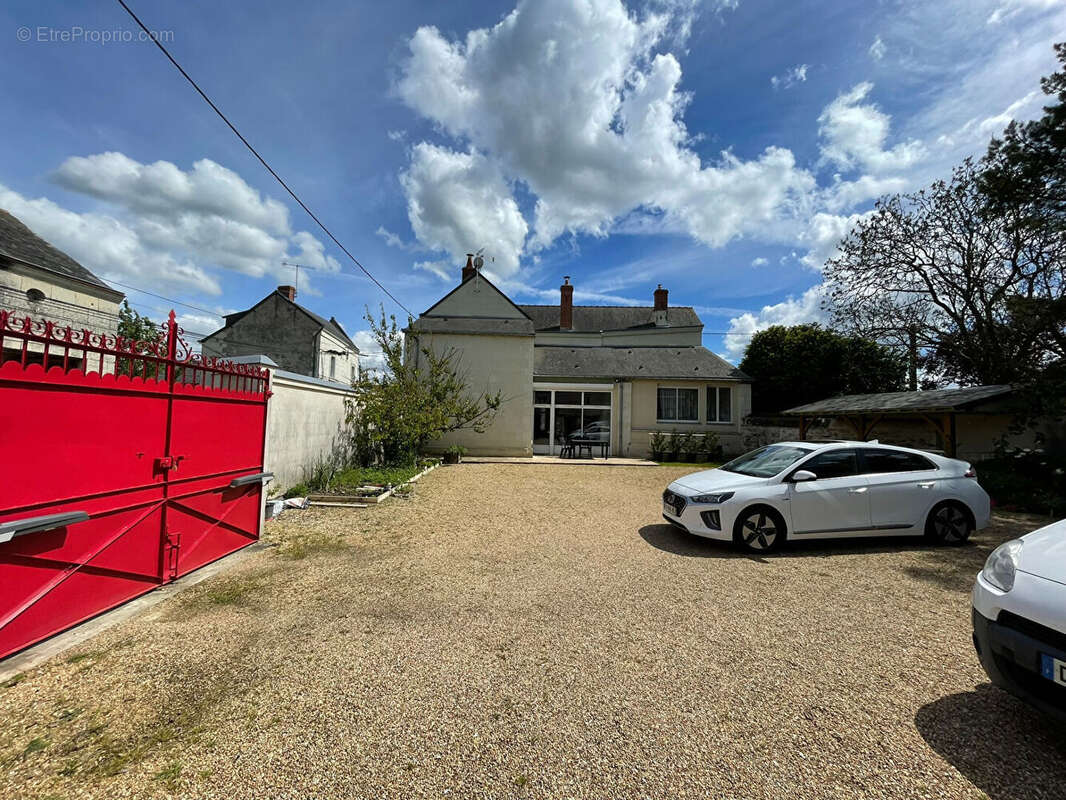 Maison 7 pièces à vendre à Varrains - Calme et Confort - photo 2