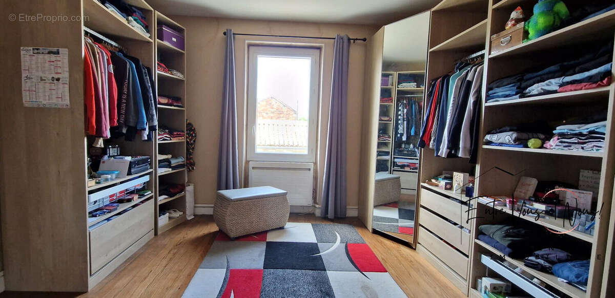 Maison 242 m² à Saint-Symphorien  - photo 5