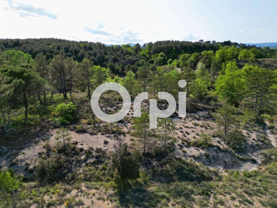 Terrain à GROSPIERRES