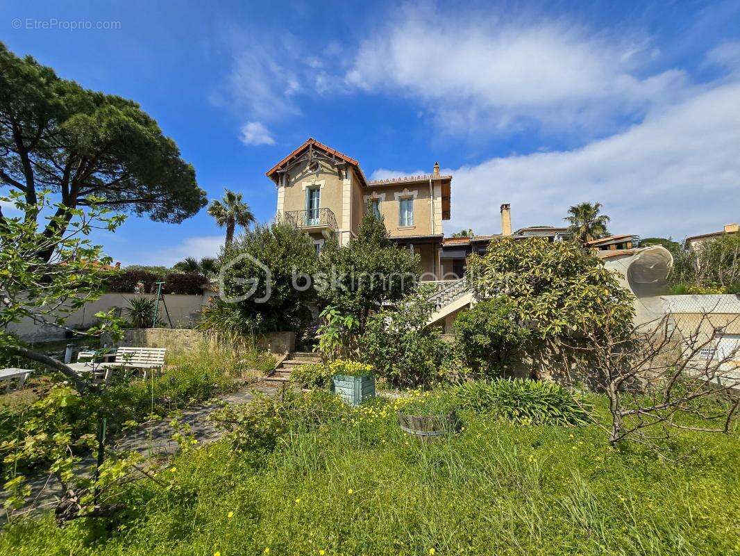 Sainte-Maxime – Centre-ville à pied, charme exceptionnel ! - photo 14