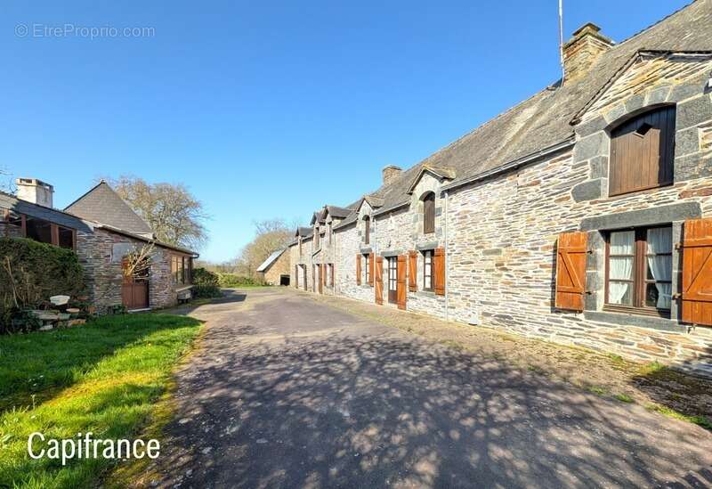Longère familiale 210 m² + dépendances – Terrain 2 600 m² – Projet de vie ou gîtes - photo 3