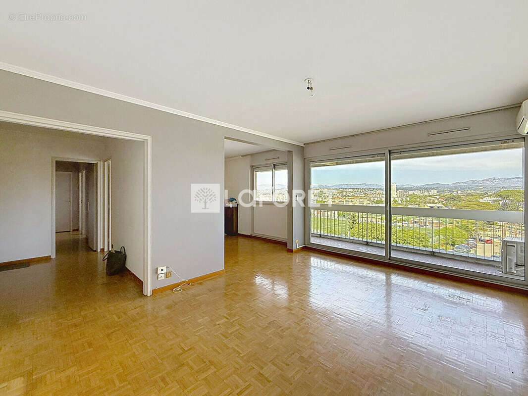 Appartement Marseille 4 pièce(s) 75 m2 SAINT TRONC Résidence le FONTENOY. - photo 10