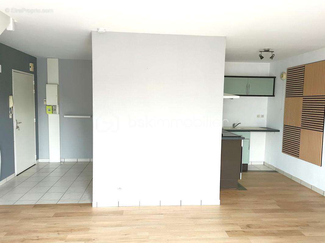 Appartement à LES PONTS-DE-CE