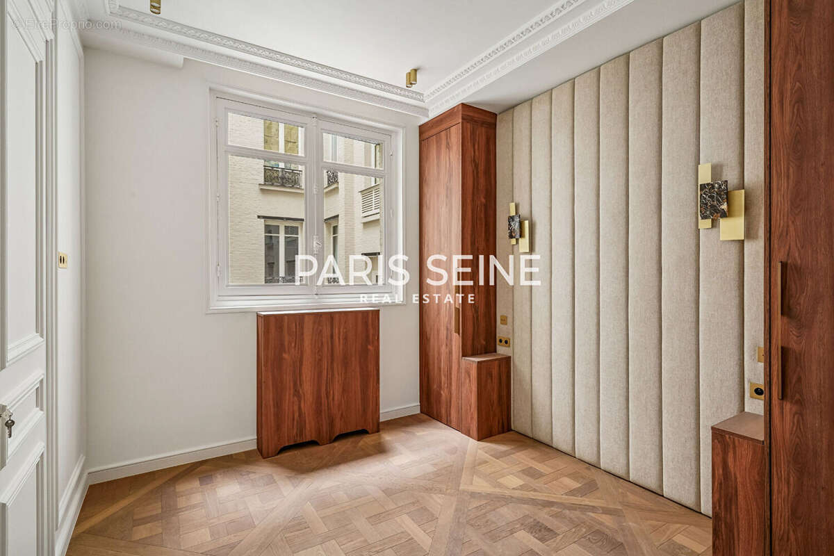 Appartement à PARIS-8E