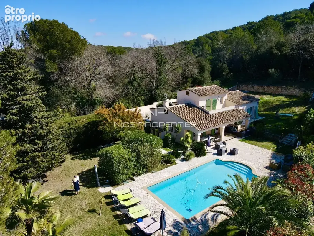 possibilité d'agrandissement pour cette villa provençale sur un très joli parc agrémenté d'une grande piscine - photo 3