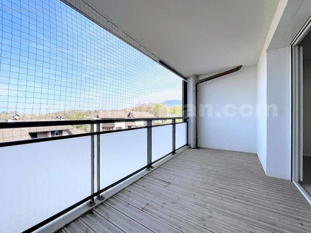 APPARTEMENT_T2_VILLE-LA-GRAND_frontière_suisse_genève_CEVA_SECTEUR_agréable_verdoyant_vue_dégagée_lumineux_investisseur_séjour_cuisine_chambre_salon - Appartement à VILLE-LA-GRAND