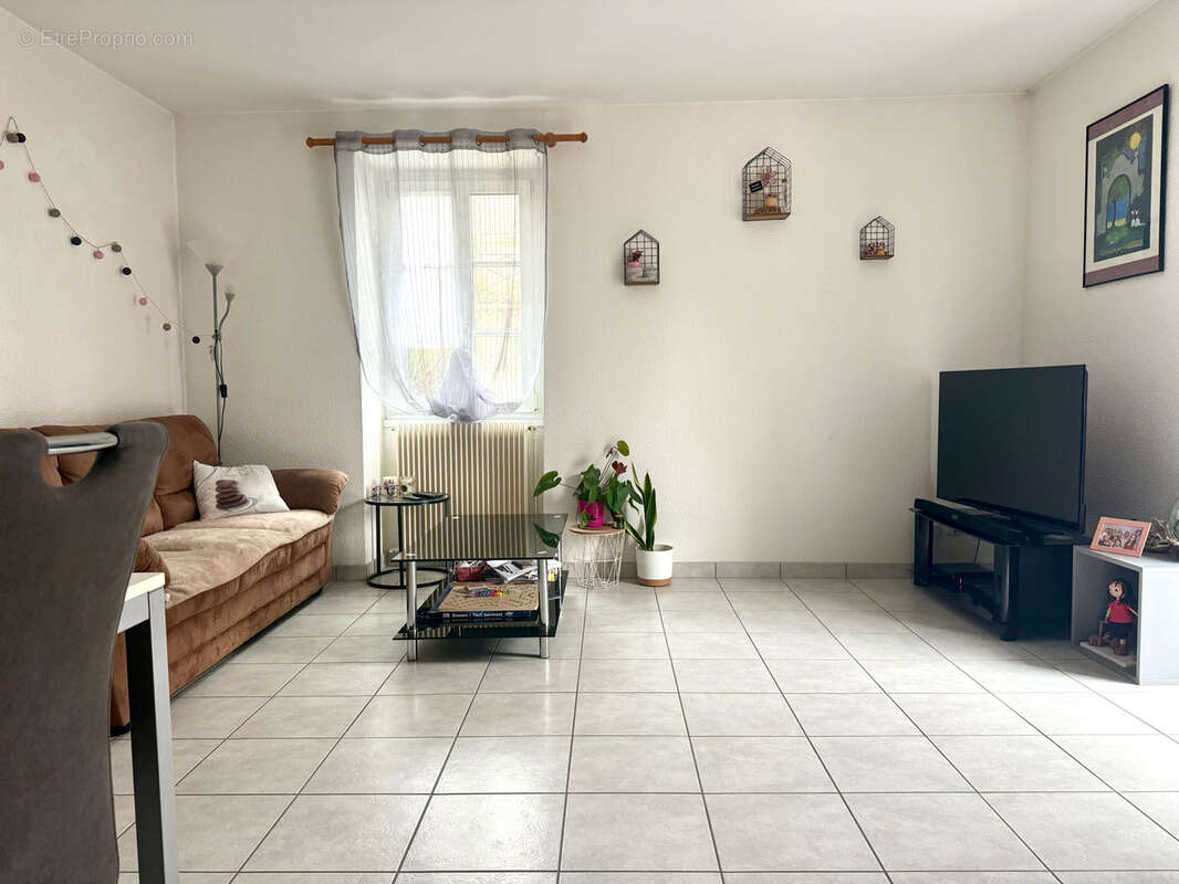 Appartement à ECOLE-VALENTIN
