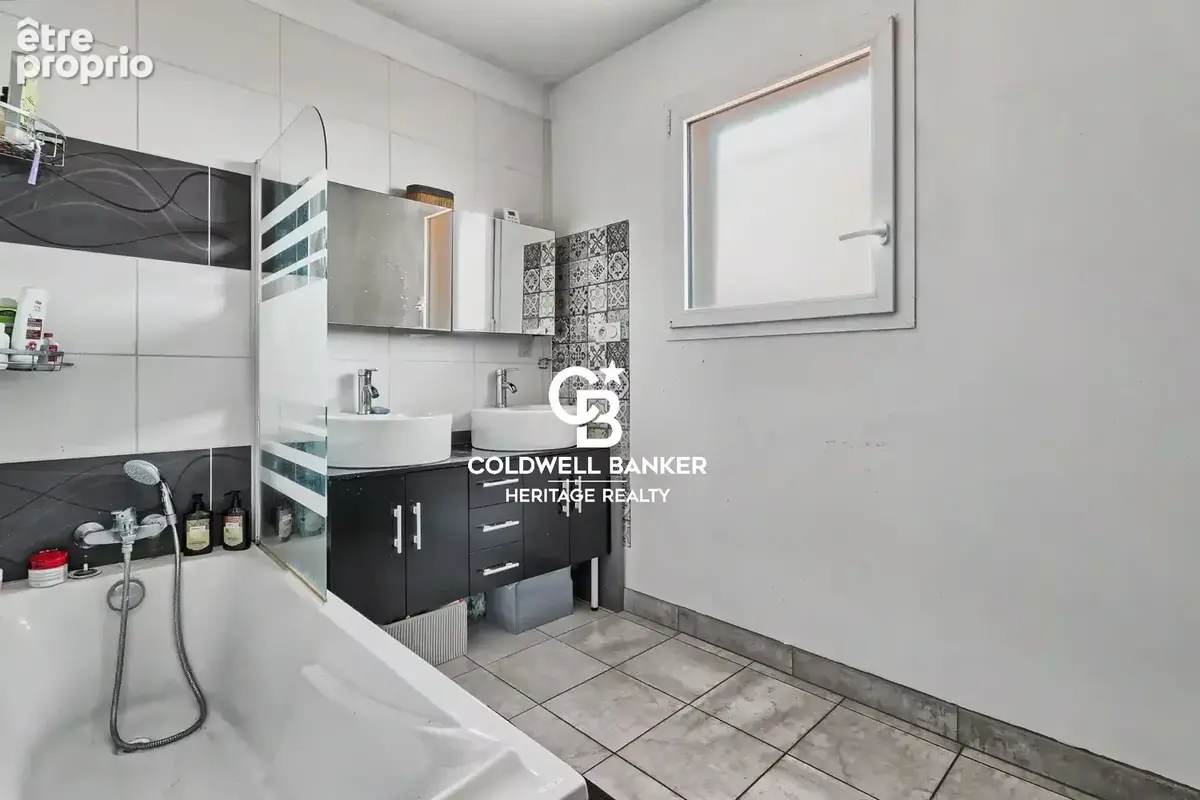 Saint-genis-les-ollières – maison familiale de 2014, 130 m², 5 chambres et jardin - photo 12