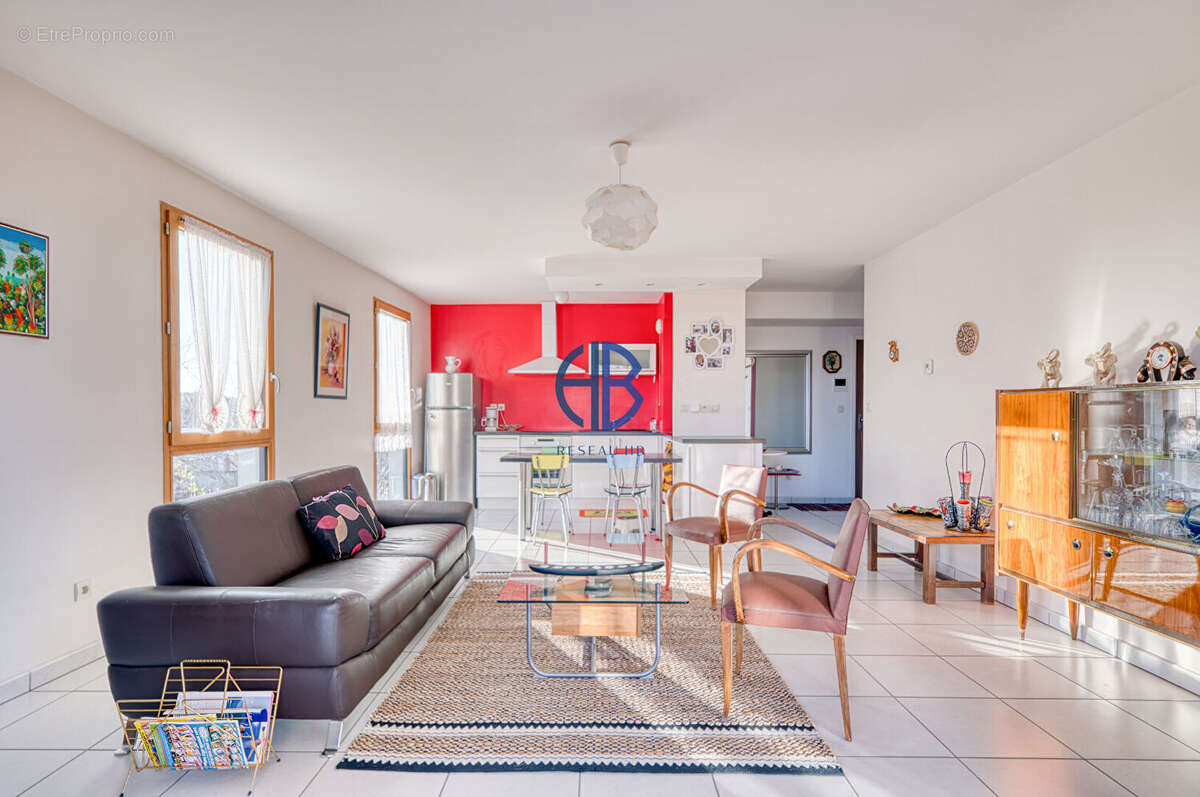 Appartement à SAINT-BONNET-DE-MURE