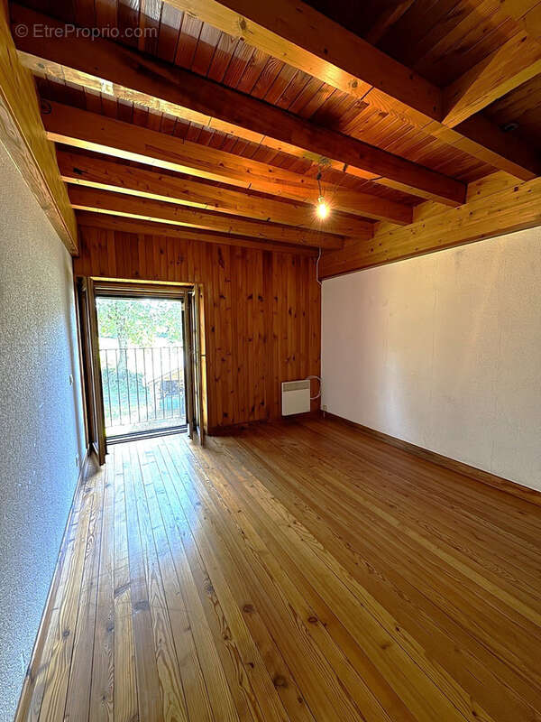 Maison à SALLES-CURAN