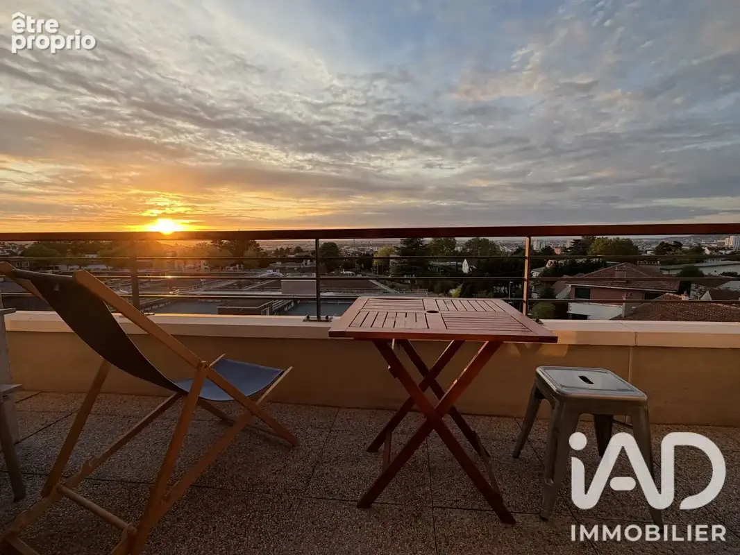 Photo 1 - Appartement à SURESNES
