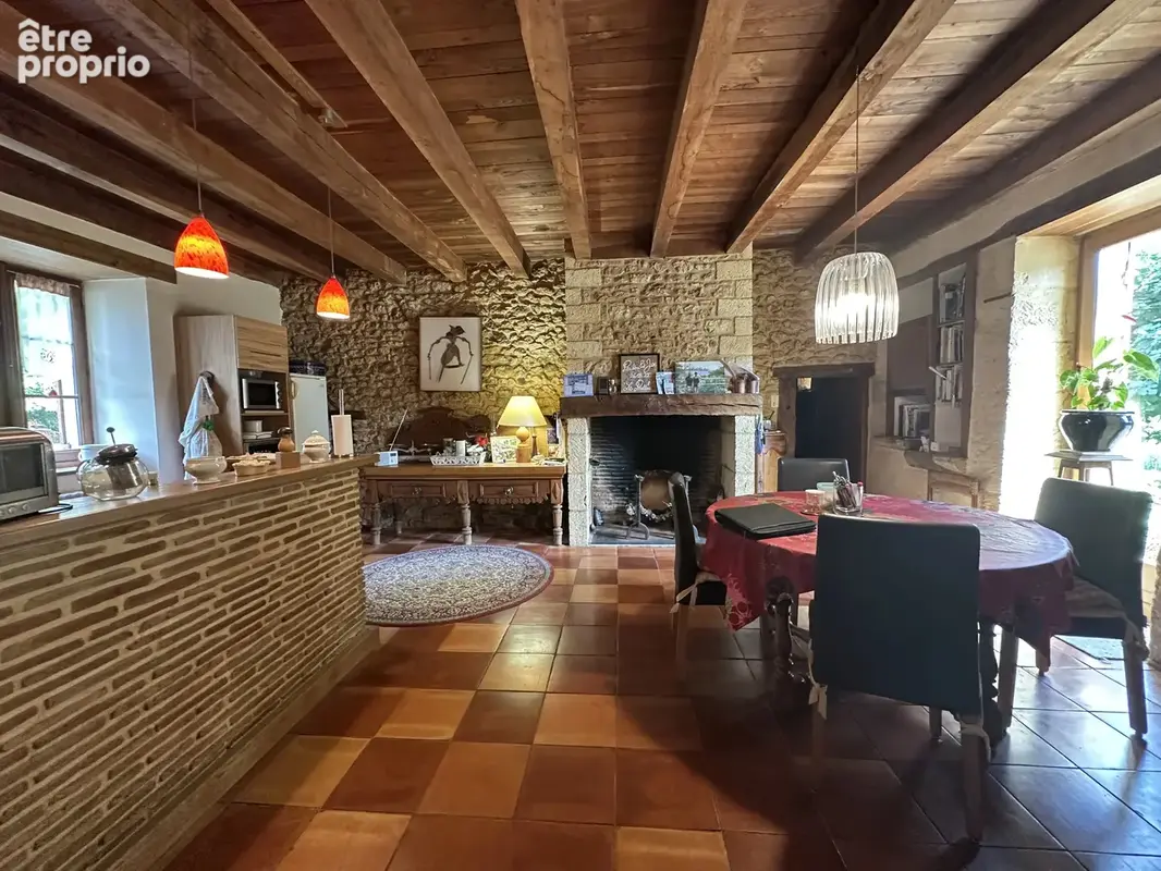 Maison-Grange-Atelier-piscine  12 ha prairie et bois. - photo 2