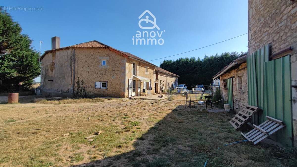 Maison à SAVIGNE