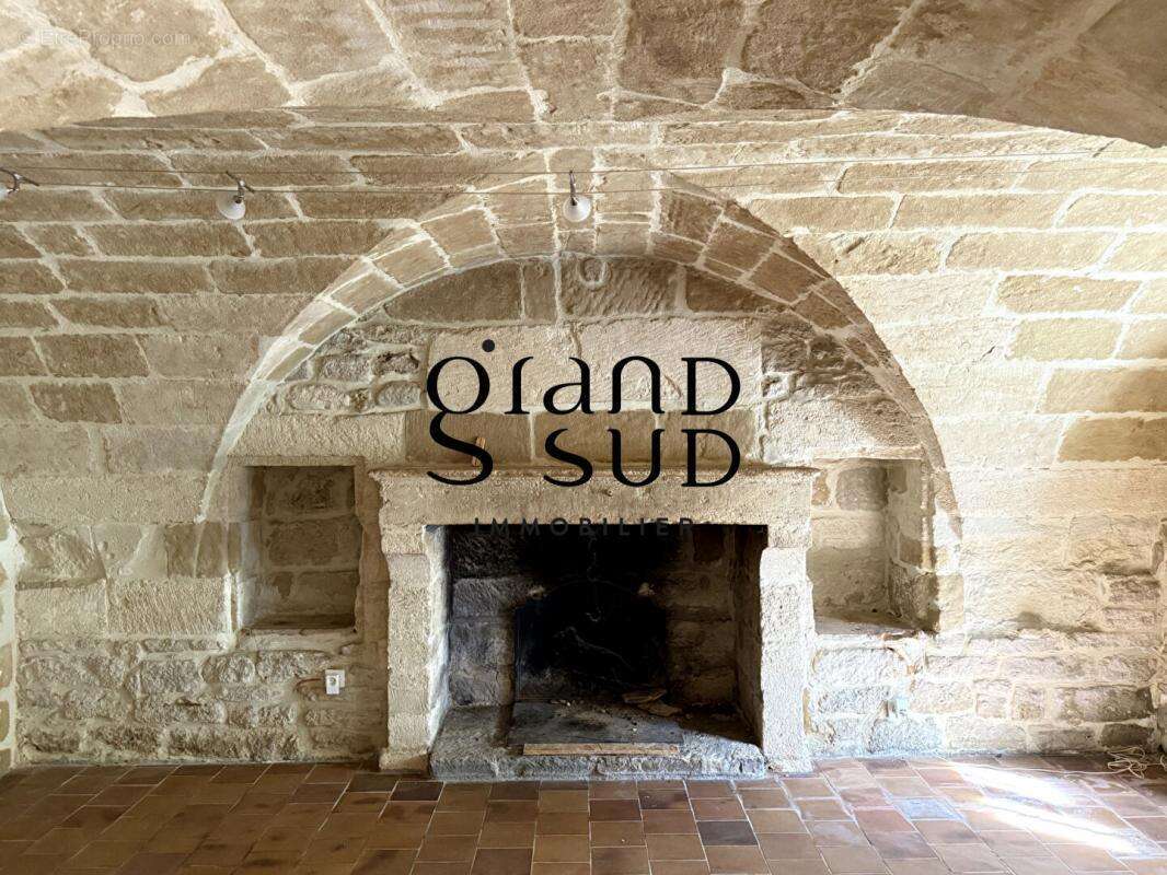 Maison à MONTAREN-ET-SAINT-MEDIERS