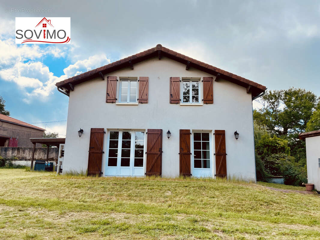 Maison à AMBERNAC