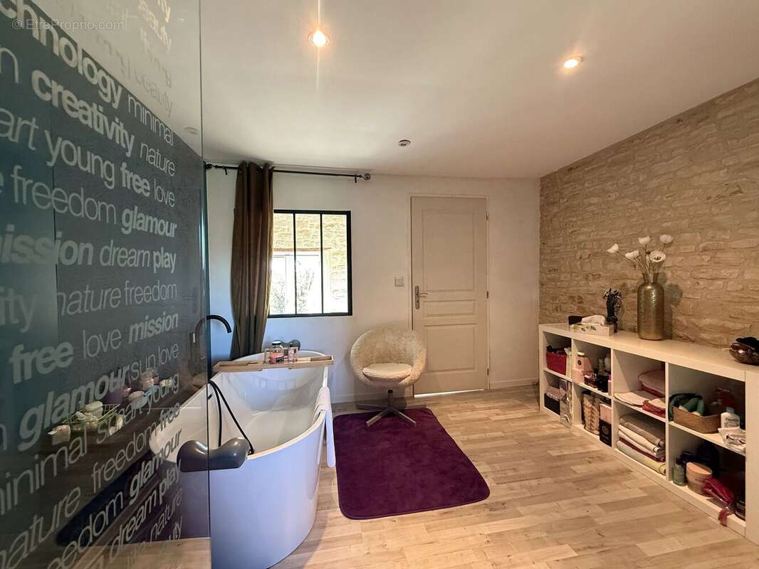 Maison à SAINT-FRAIGNE