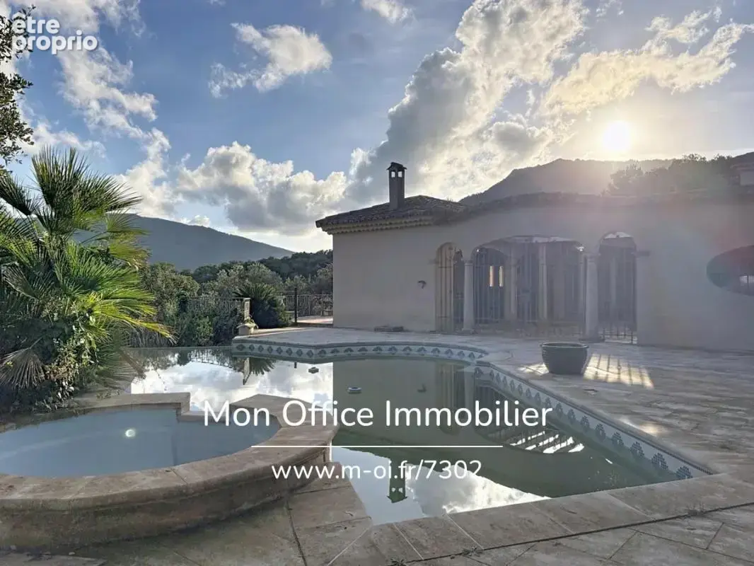 Référence : 7302-les - villa de 200m2 vue sur les collines avec patio et terrasses - photo 6