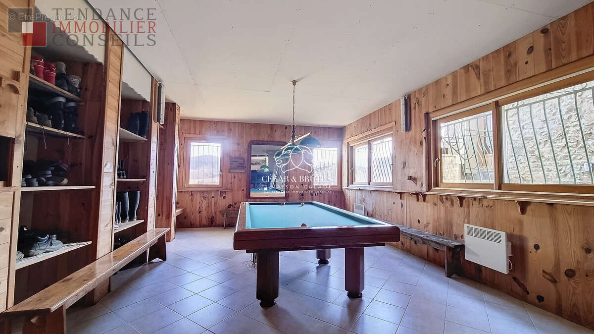Maison 17 pièces 528 m² à vendre à Vaux-En-Beaujolais (69460) - photo 6