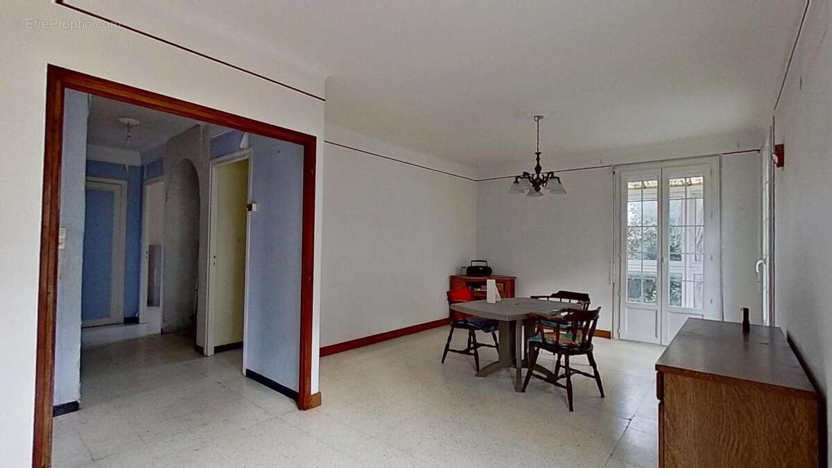 Maison à SAINT-LAURENT-DE-LA-SALANQUE