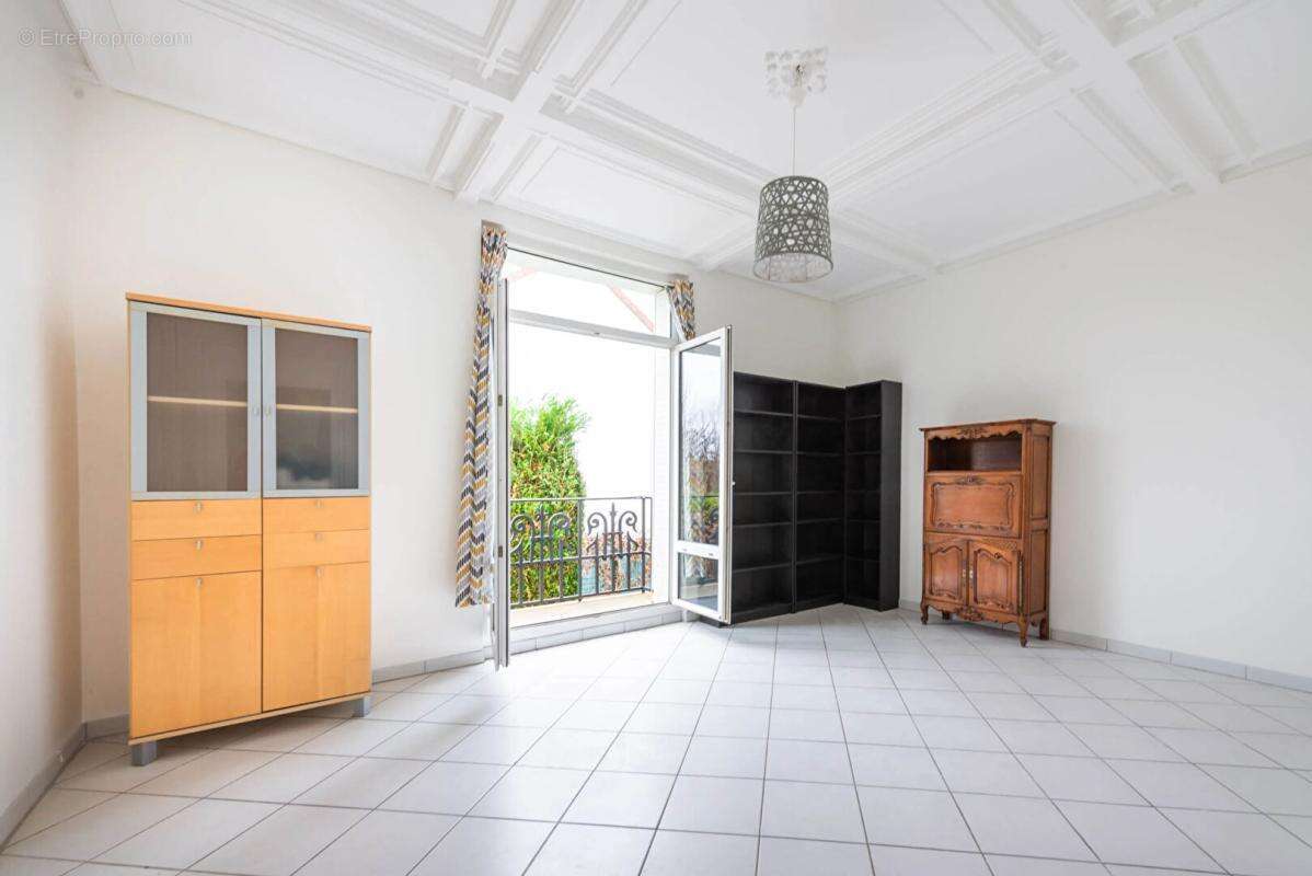 Appartement à SAINT-REMY-LES-CHEVREUSE