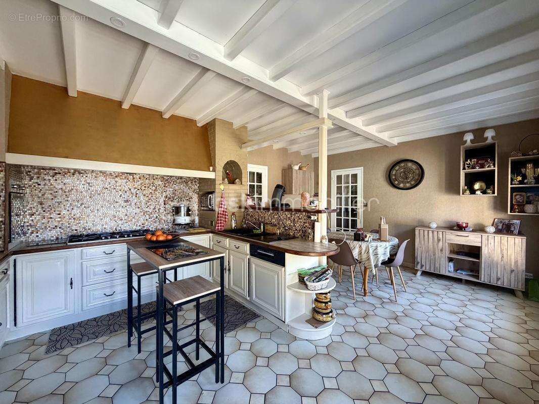 Maison familiale de 170 m² avec piscine, sous-sol complet et terrain arboré de 2 570 m² - 87220 Eyjeaux - photo 8