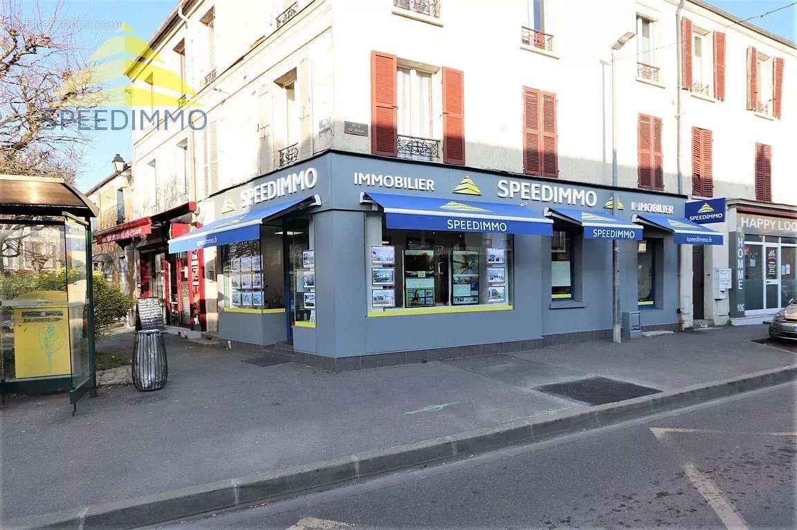 Terrain à MANDRES-LES-ROSES