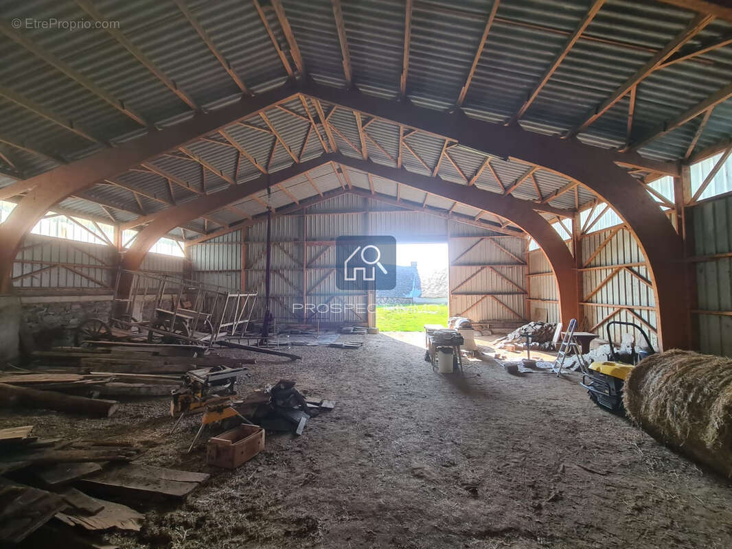 Bâtiment agricole 620 m2 avec terrain et source - photo 7