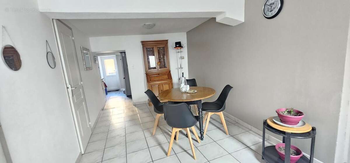 Maison à SAINT-GENIS-LES-OLLIERES