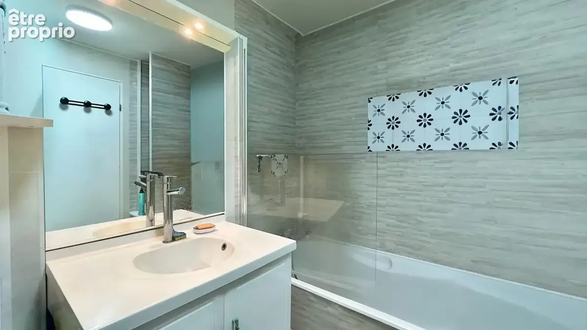 Appartement 52 m² à Bonne  - photo 7