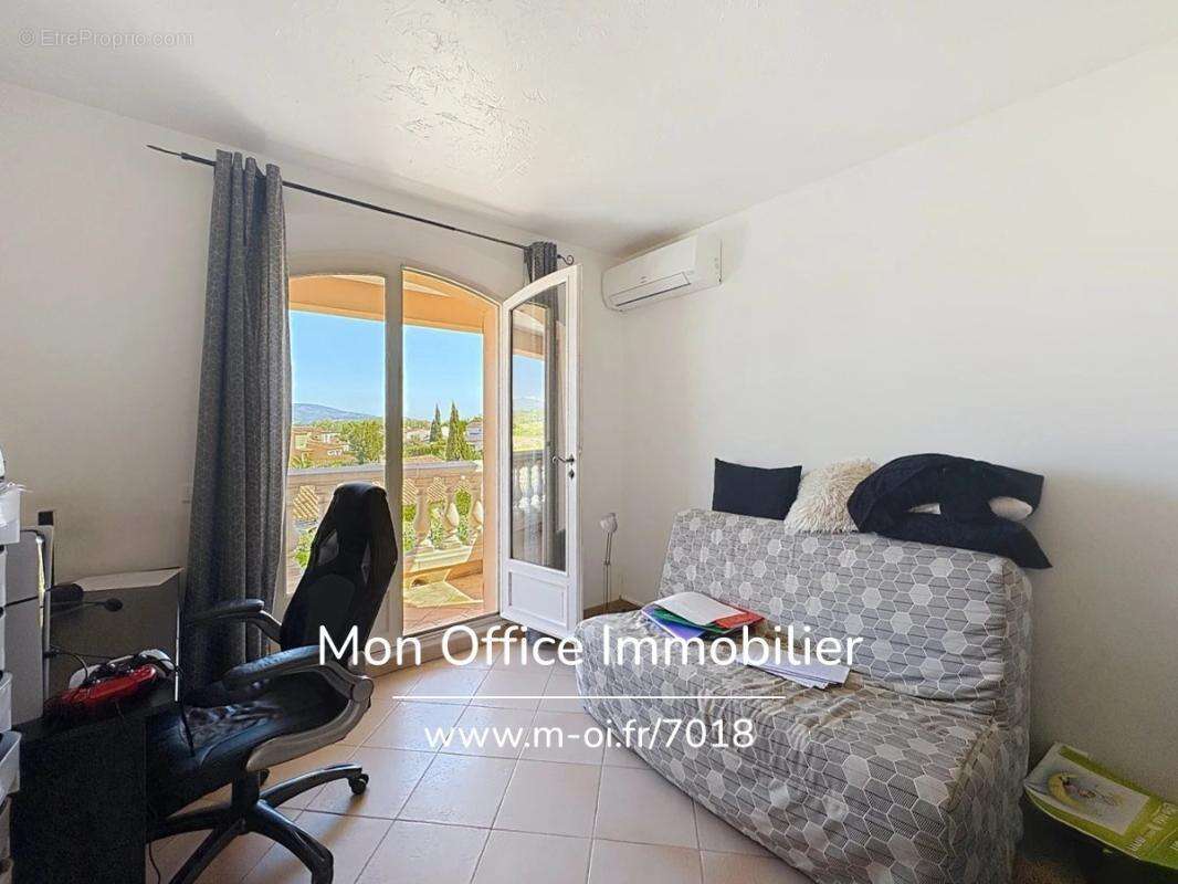 Référence : 7018-les - maison provençale avec piscinne et véranda au calme à cogolin - photo 15