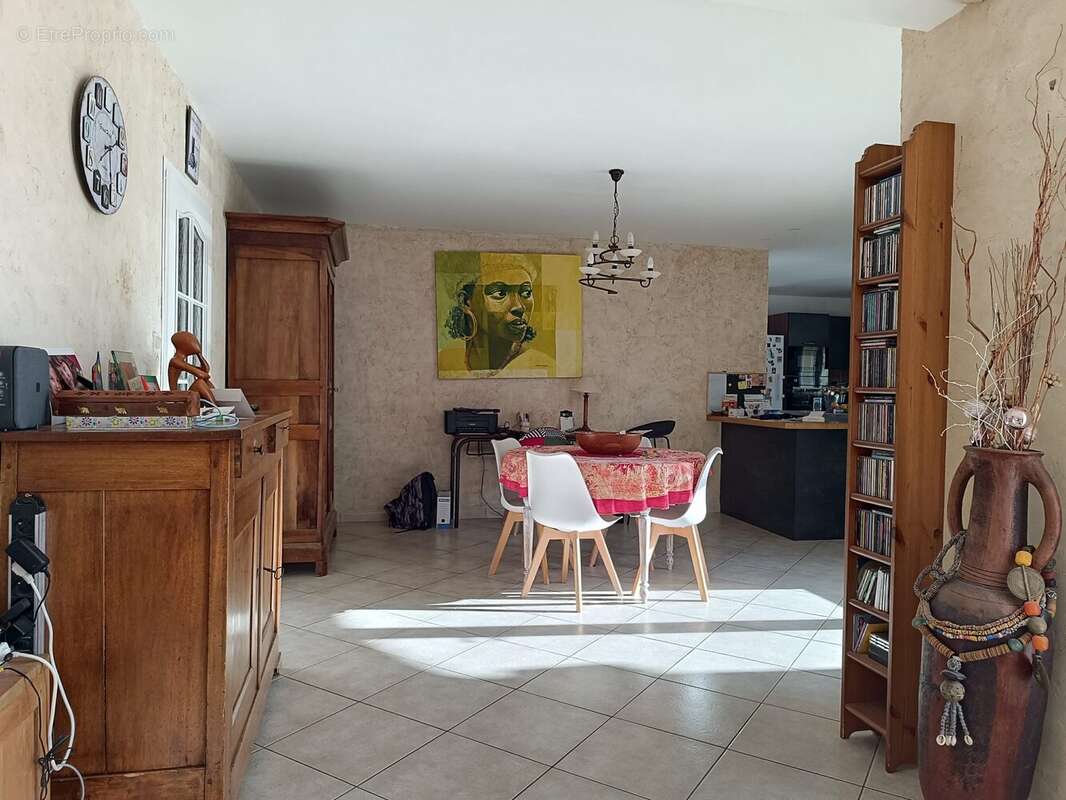 Espace salle à manger - Maison à COURSAN