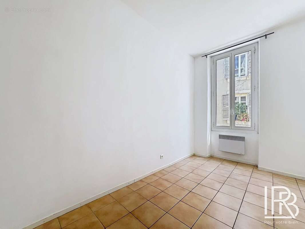 Appartement à MARSEILLE-1E