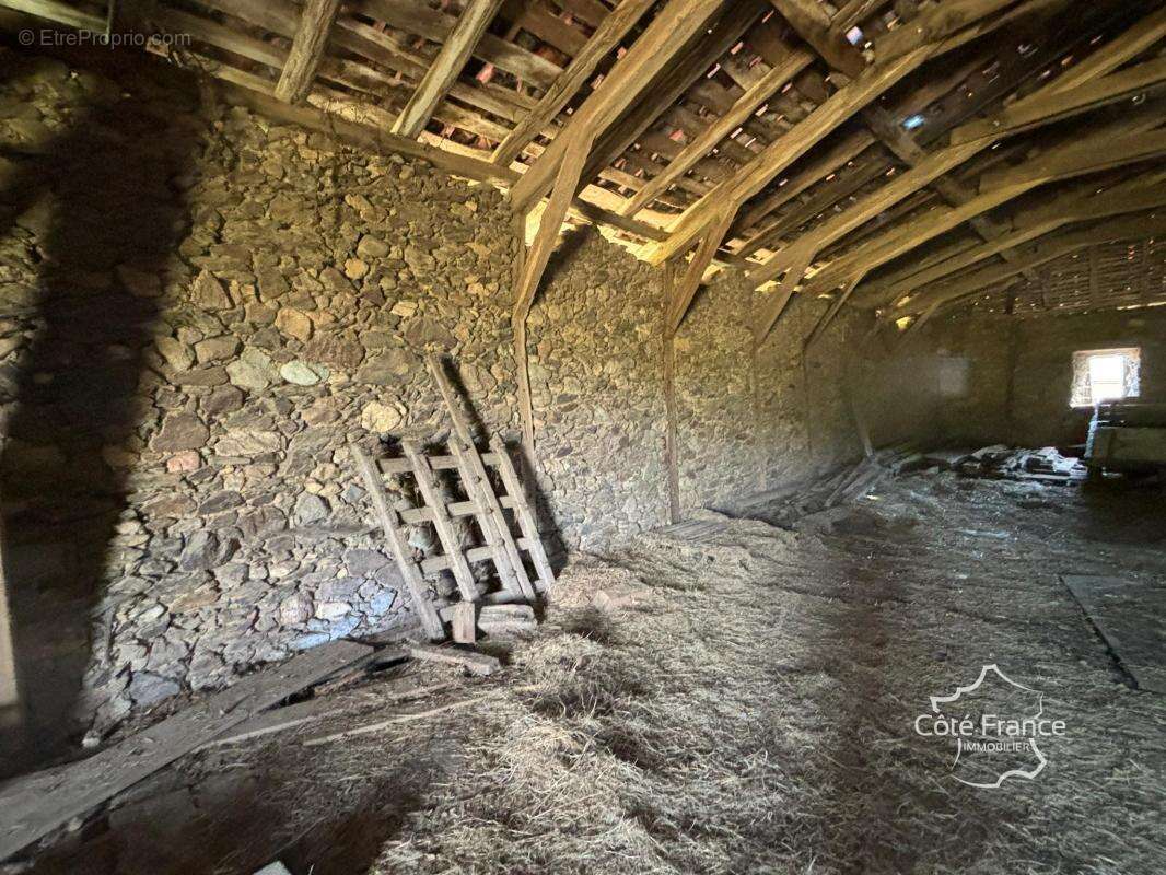 Maison à SAINT-ETIENNE-DE-MAURS