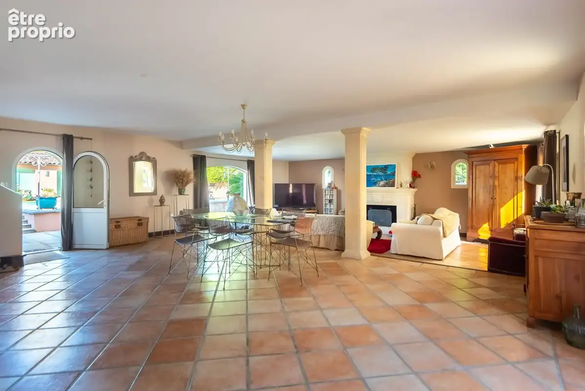 Villa de 339 m2 - 6 chambres - sur 3200 m2 - photo 7