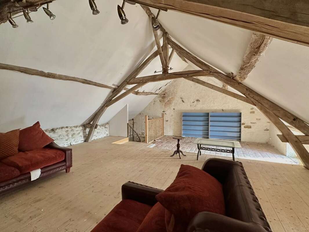 Charmante maison située en plein cœur du centre du village - photo 6