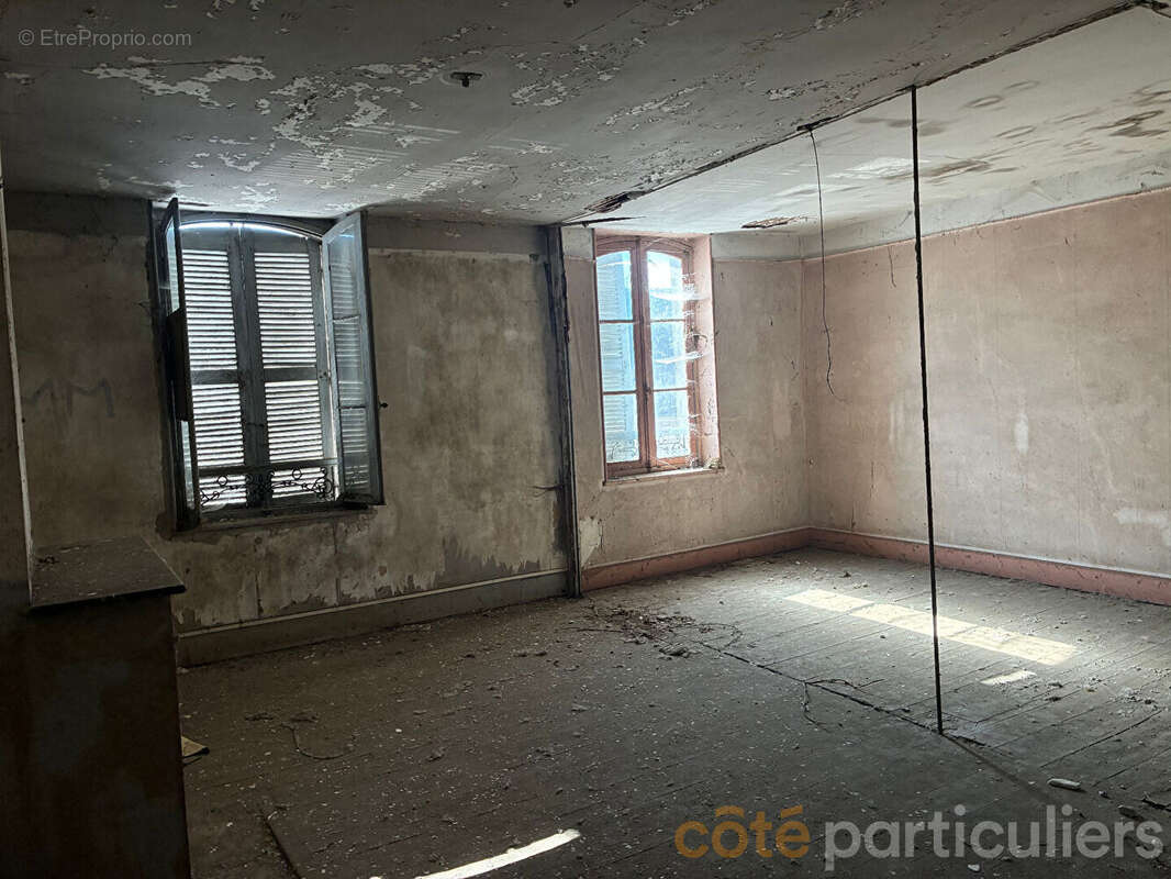 Maison à rénover au coeur de la France - photo 2