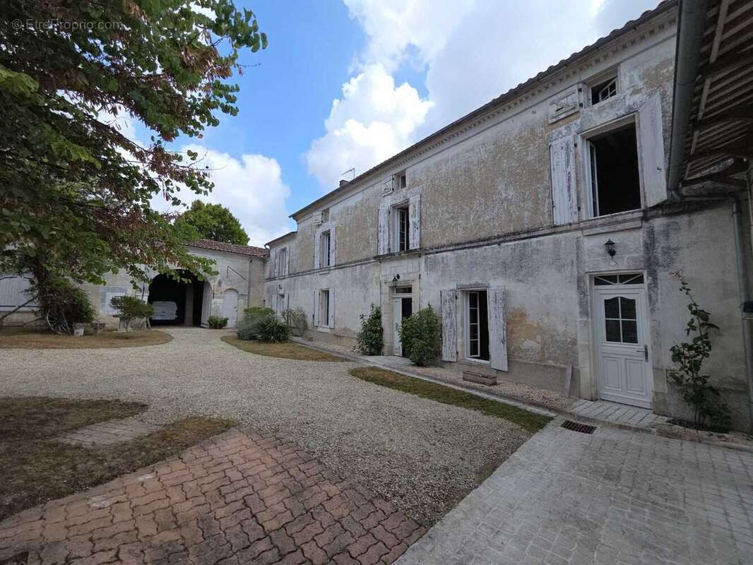 Appartement à DOUZAT