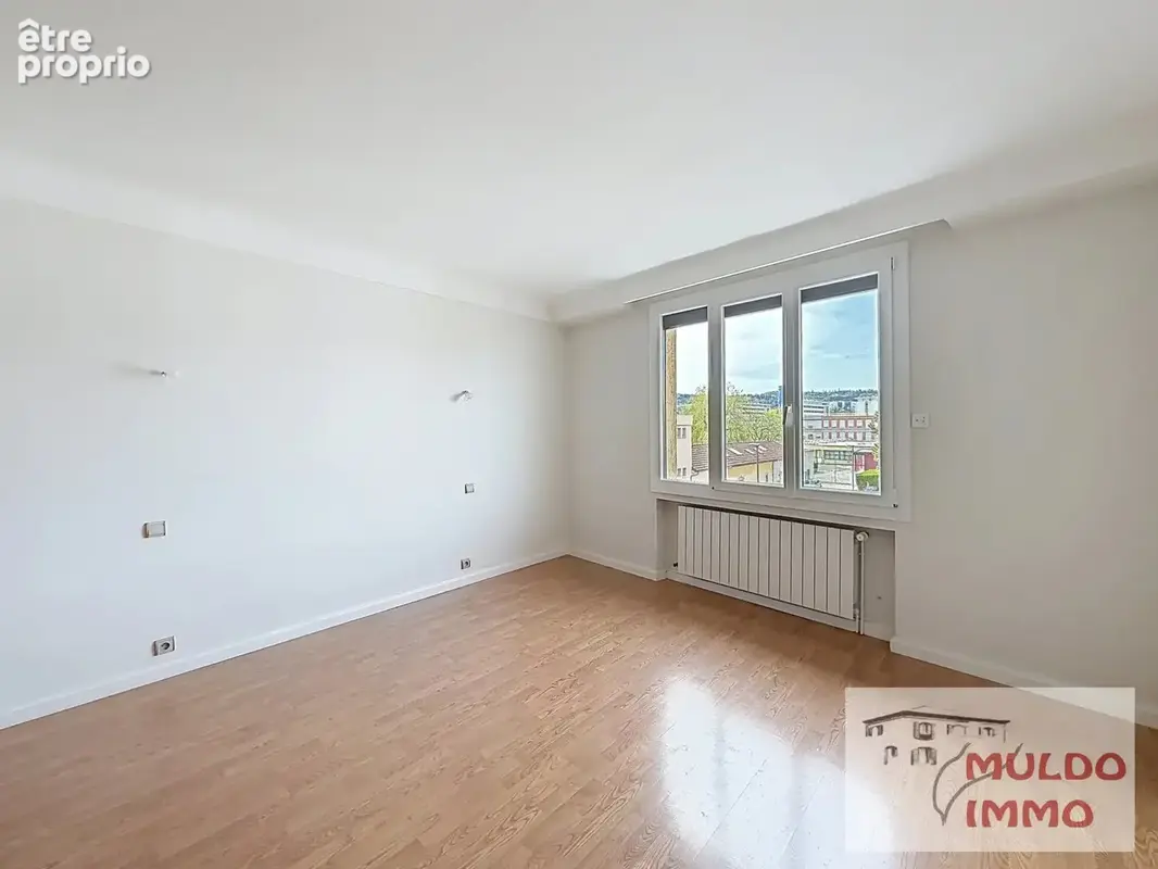 OYONNAX CENTRE – Maison 207 m² –  3 garages - photo 7