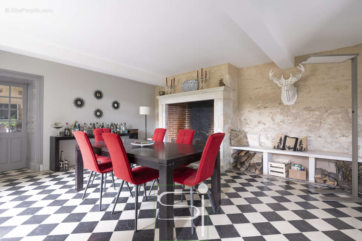 Maison à LIGUGE