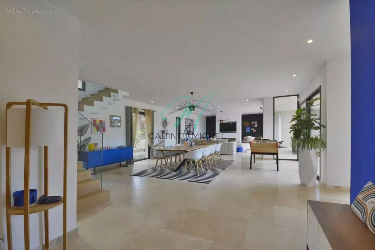 Maison à ROQUEFORT-LES-PINS