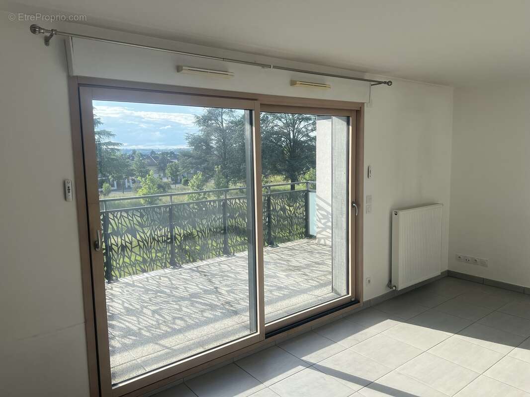 Appartement à MEYZIEU