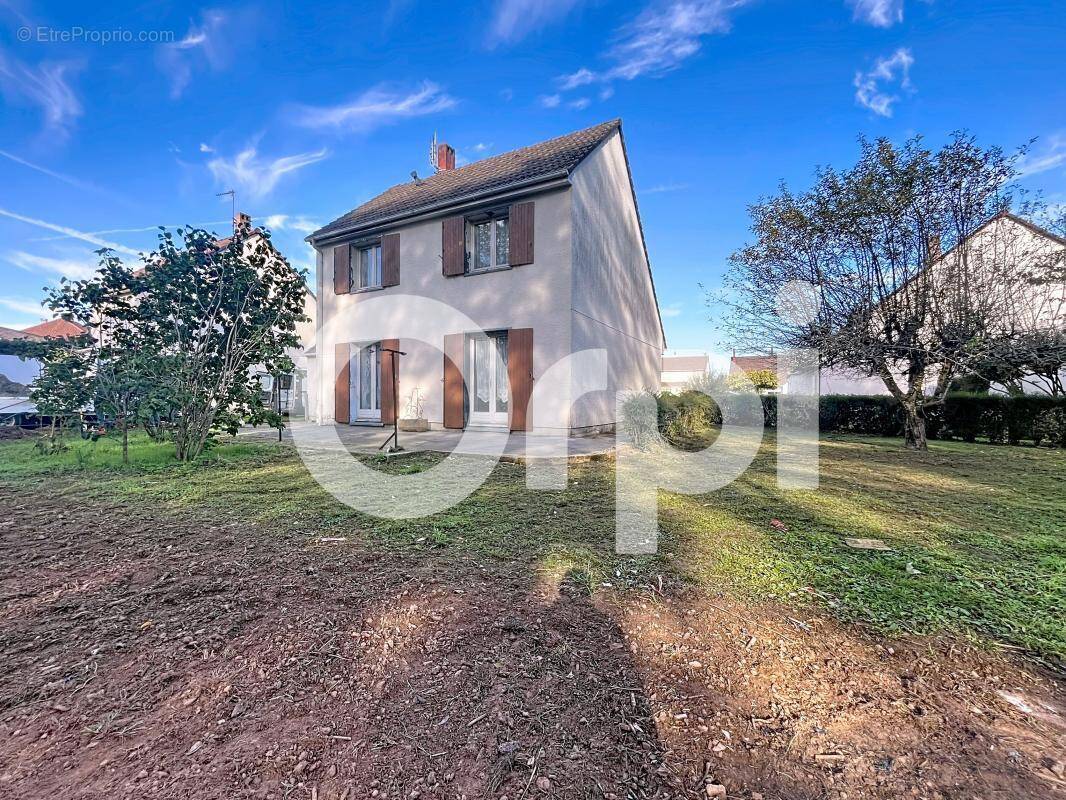 Maison à SAINT-PANTALEON-DE-LARCHE