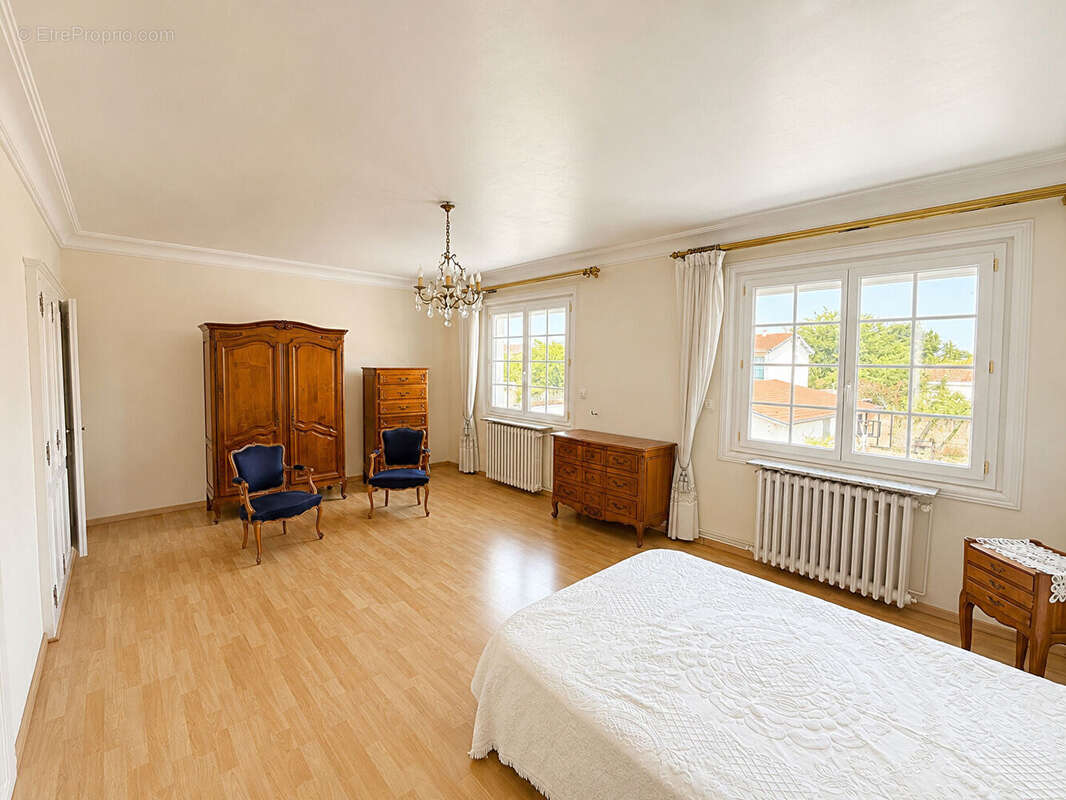 Maison Villenave D Ornon 8 pièce(s) 217 m2 - photo 4