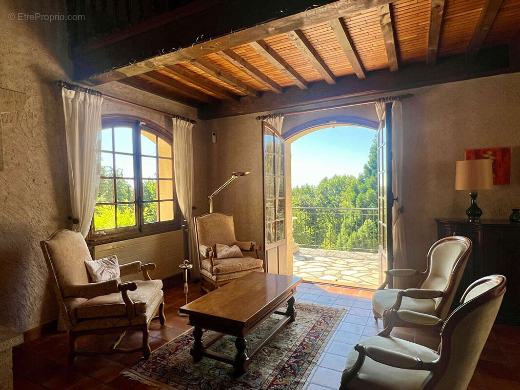 Maison à SAINT-GENES-CHAMPANELLE