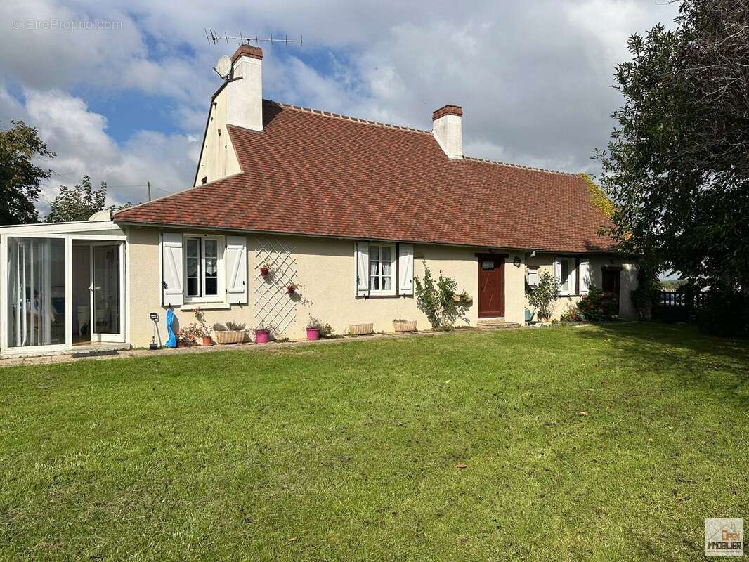 Maison à MONTGIVRAY